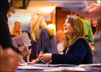 Marianne Williamson on the campaign trail, 2014 – Photo: Michael Tighe