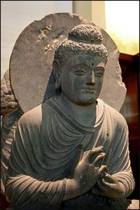 Seated Buddha, British Museum – Photo: Wikimedia Commons