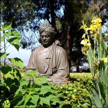 Swami Vivekananda Statue at Ramakrishna Monastery, California – see Jeffrey’s Long’s story about Vivekananda and pluralism.