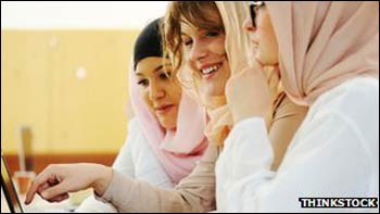 Students from different religions studying together in England – Photo: BBC News