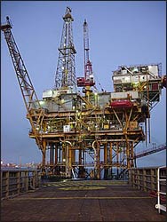 An oil well in the Gulf of Mexico – Photo: Wikimedia