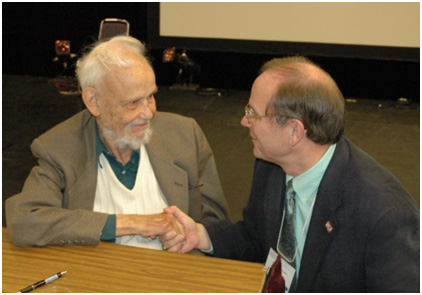 Robert Sellers (right) meeting Huston Smith in 2006. – Photo: TIO, Courtesy of Rob Sellers