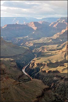 The Colorado River winding its way through the Grand Canyon. - Photo: Wikipedia