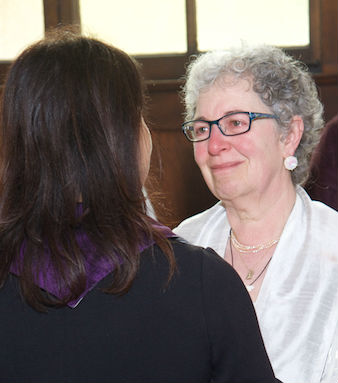 Rev. Gina Rose Halprin, founder of the Chaplaincy Institute, with a student – Photo: Chaplaincy Institut