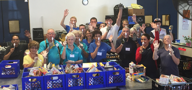 Volunteers at the Interfaith Food Center in southern California – Photo: interfaithfoodcenter.org