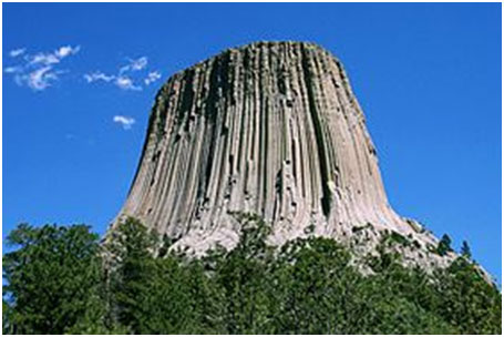 From “Devils Tower Monument” to “Bear Lodge.” – Photo: Wikipedia