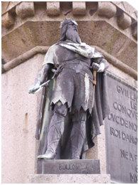 A stature of Norman Duke Rollo, in Falaise, France – Photo: Wikipedia, Michael Shea