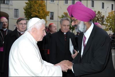 Tarunjit Butalia meeting Pope Benedict XVI – Photo: NAIN