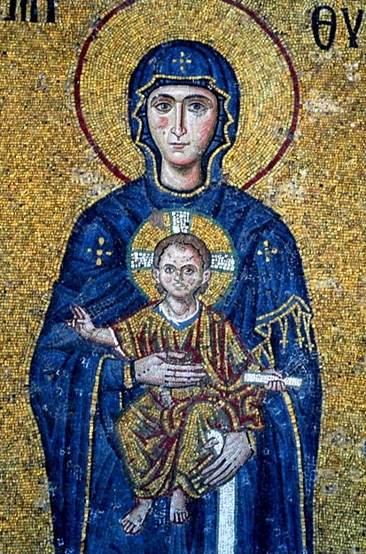 A mosaic of the Virgin Mary and Jesus from the Hagia Sophia cathedral in Istambul (c. 1118 CE) – Photo: Wikimedia, Josep Renalias, Cc.3.0