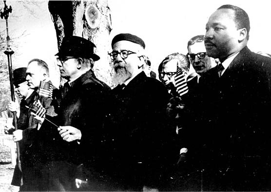 Abraham Heschel and Martin Luther King marching in Selma, Alabama – Photo: Library of Congress, American Jewish Archives