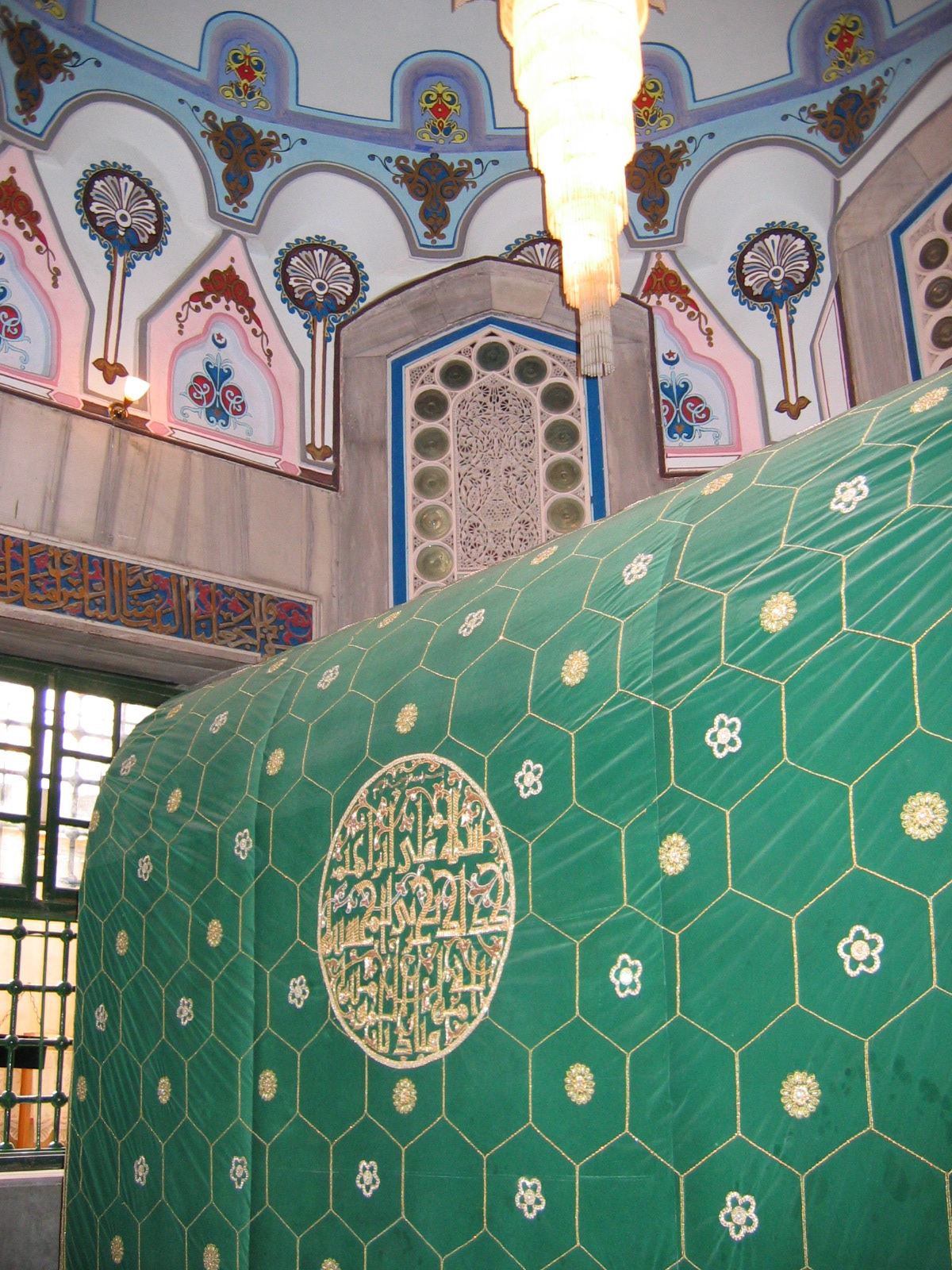 The Tomb of Abraham above the Cave of the Patriarchs, the Machpelah , where tradition says Abraham and Sarah were buried. – Photo: Wikimedia, Eric Stoltz, Cc.2.5 