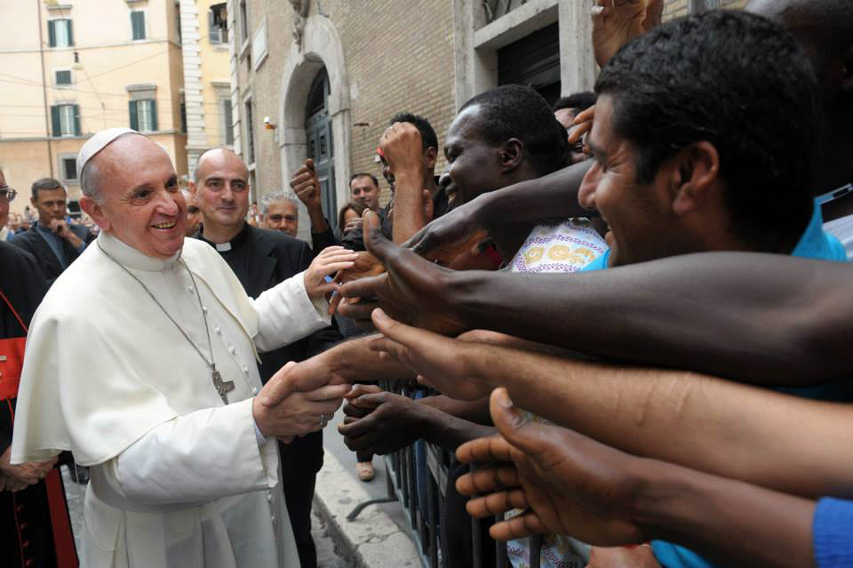 Pope Francis visiting refugees in Centro Astalli in Rome – Photo: Jesuit Refugee Service