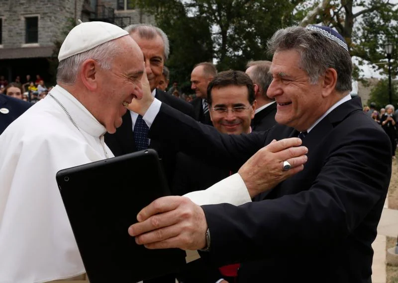 Pope Francis and Rabbi Abraham Skorka greet each other – Photo: Catholic Philly