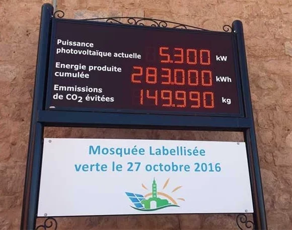 Koutoubia Mosque in Marrakech, Morocco, showing its solar energy production panel — placed prominently at the entrance to the mosque so that the faithful can see it when entering and feel proud of their accomplishment. Photo taken after Friday prayer in November 2016 during COP22. – Photo: Nana Firman