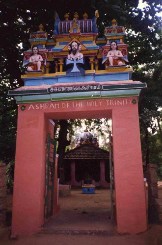 Entrance to the Shantivanam ashram – Photo: bedegriffiths.com