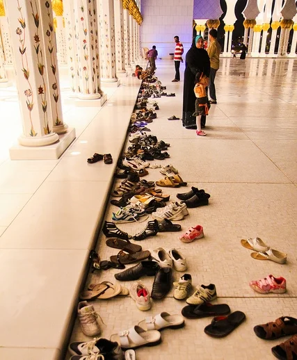Entrance into Mosque prayer space – Photo: Asim Bharwani, C.c. 2.0 nc nd