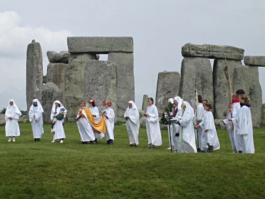 Druids celebrating at Stonehenge – Photo: Wikimedia Commons