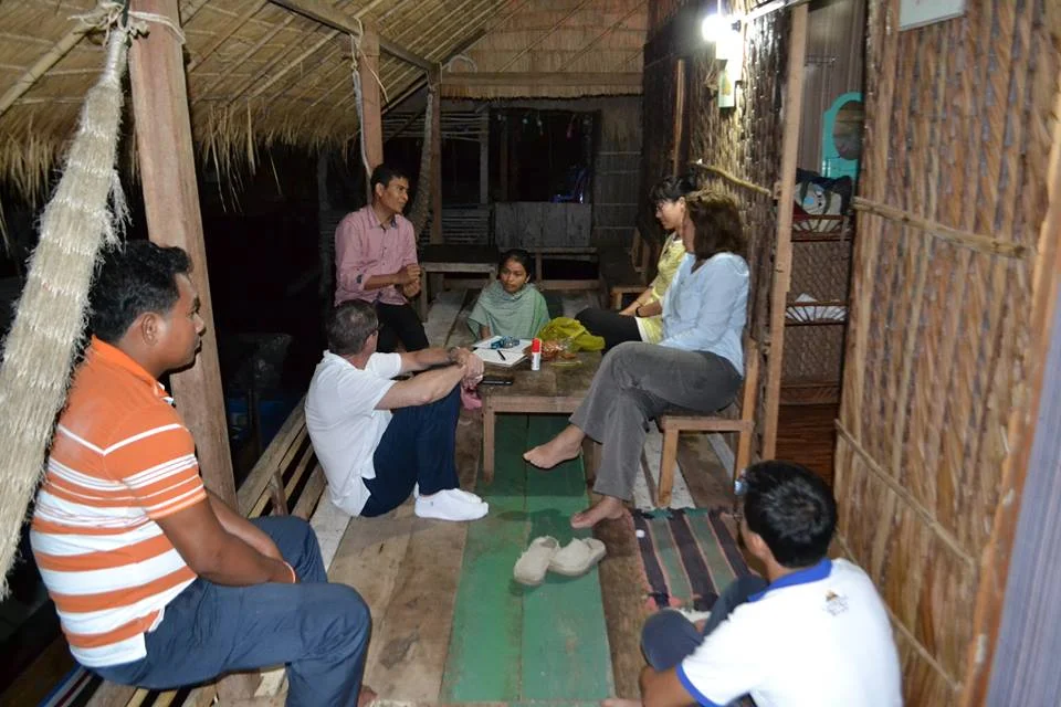 Conversation with Cambodian community members – Photo: URI