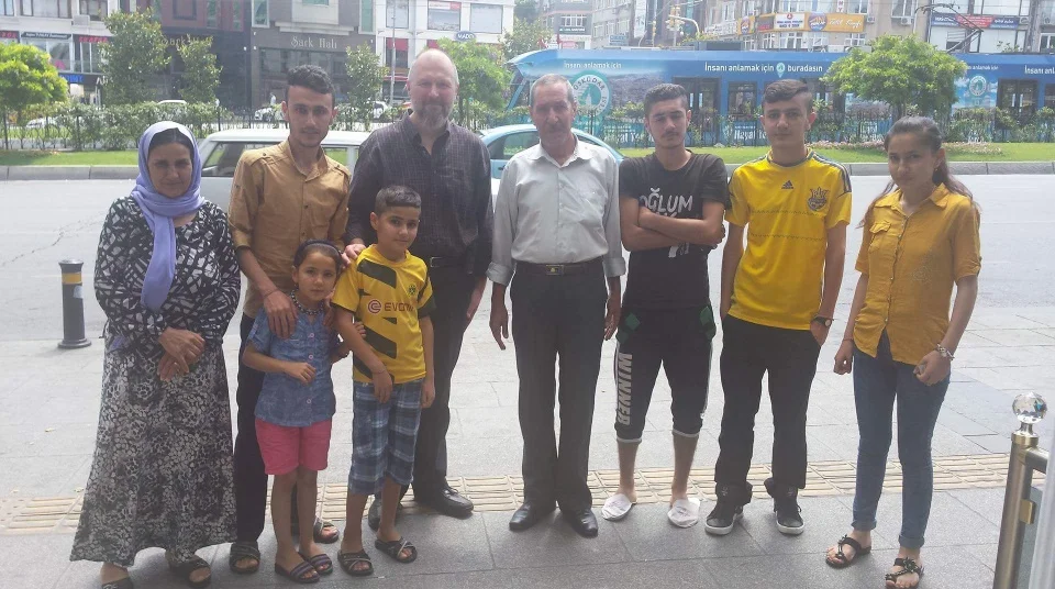 Andrew Smith, Canadian Consul General in Istanbul, visiting Yizidi family in anticipation of their arrival in Winnipeg – Photo: Operation Ezra
