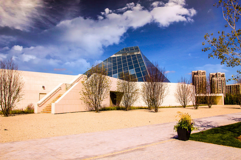Ismaili Centre – Photo: Onasill ~ Bill Badzo, C.c. 2.0 nc sa