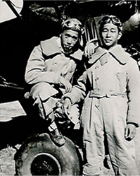 Henry Lee (right)
