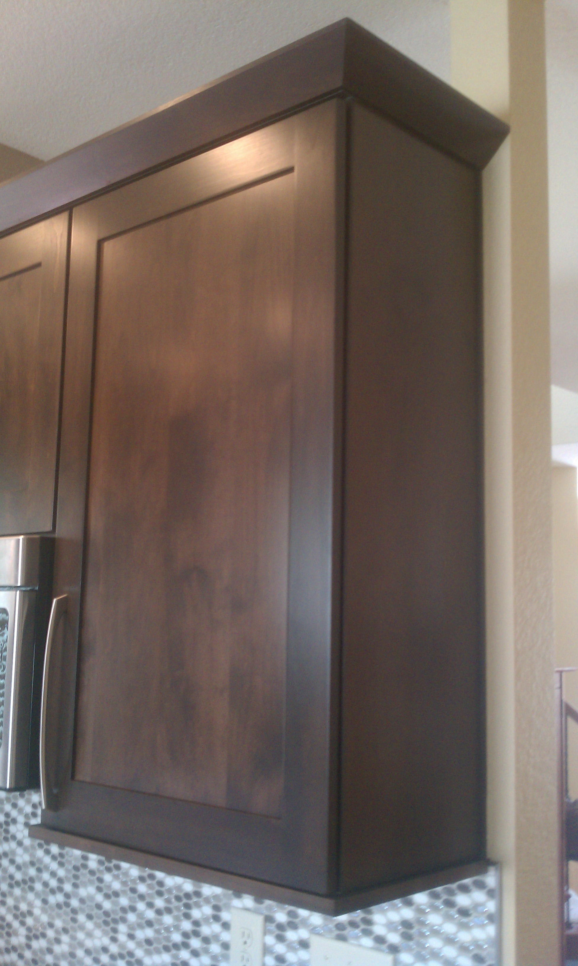 This shaker style cabinet features a flat modern crown moulding and under cabinet trim.