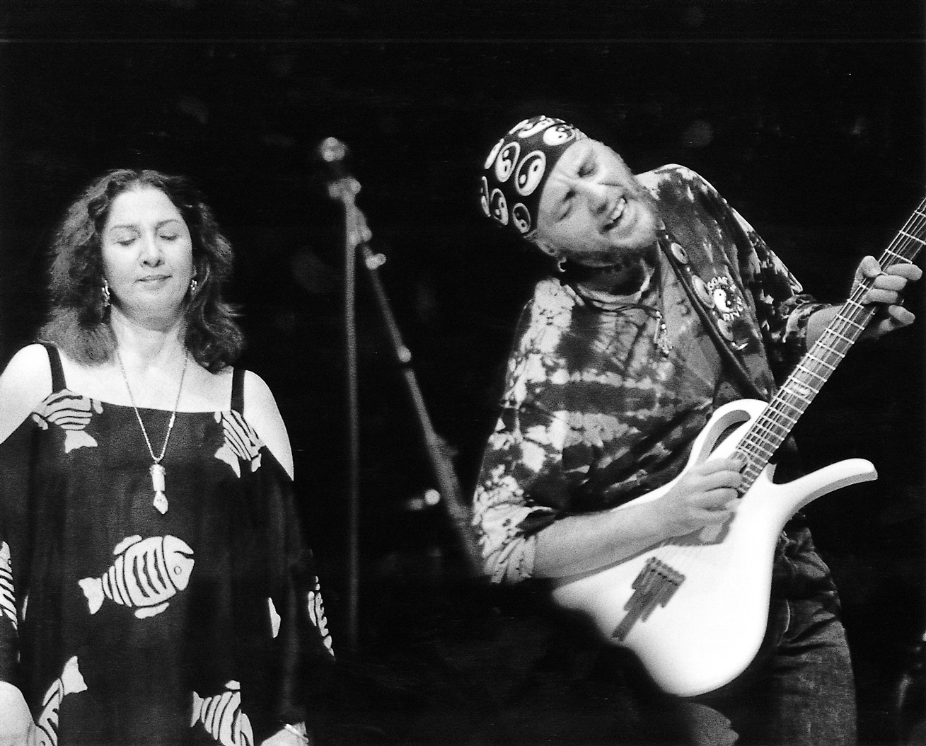 Flora & Jose Neto performing with Fourth World.
