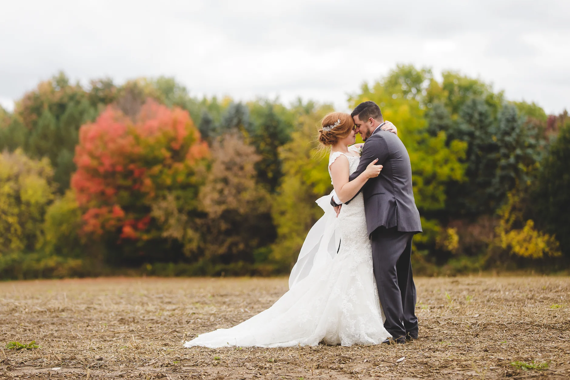 BuffaloWeddingPhotographerHayloft_036.jpg