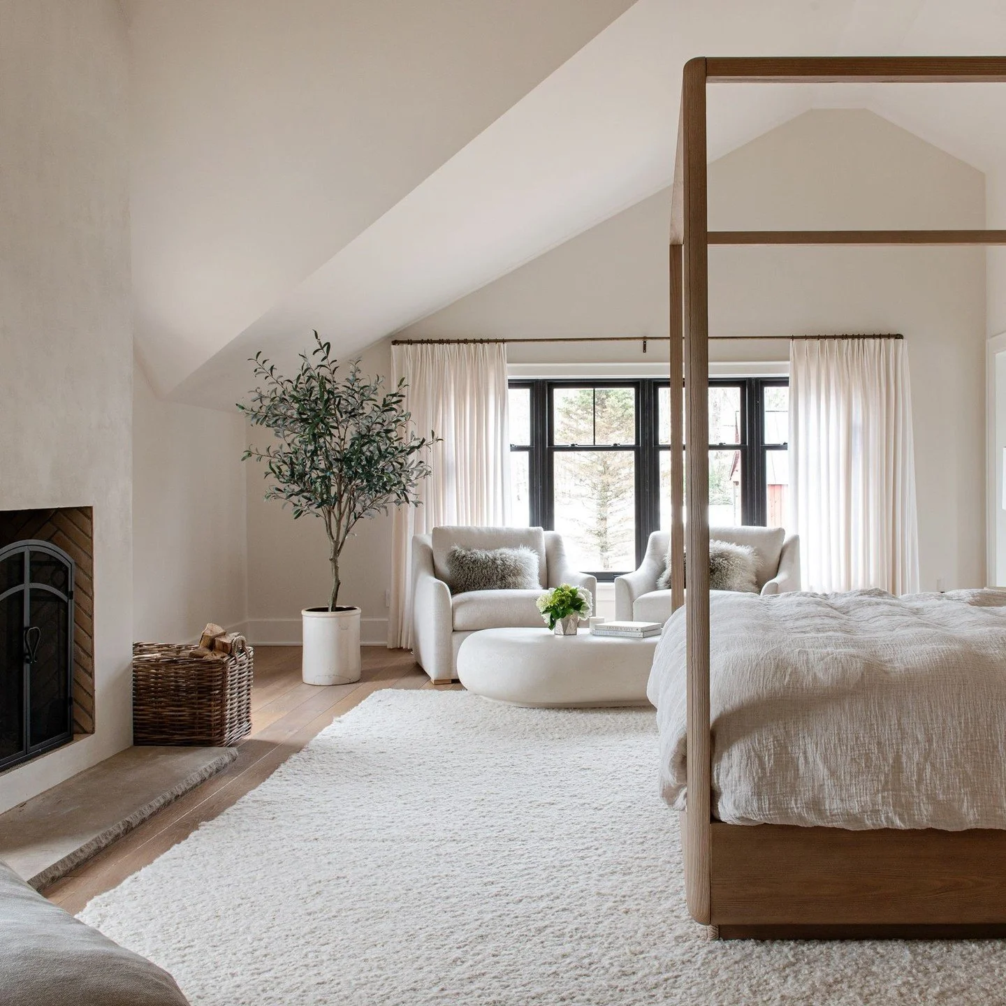 A quiet place to rest and revitalize is a true luxury. Somewhere to have a private conversation, or a moment to oneself, or to nestle in to a full eight before taking on the next day. Creating a space that takes the load off, even just for a moment, 