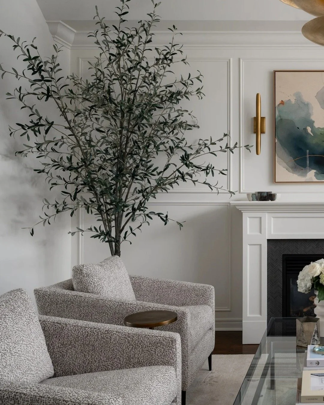 Adding a little living room magic to your day... where neutral tones can be a bold statement, where comfort can also be elevated. 

#gairdnerdesign
Photo: @danmolinastudio
Project Coventry Lane