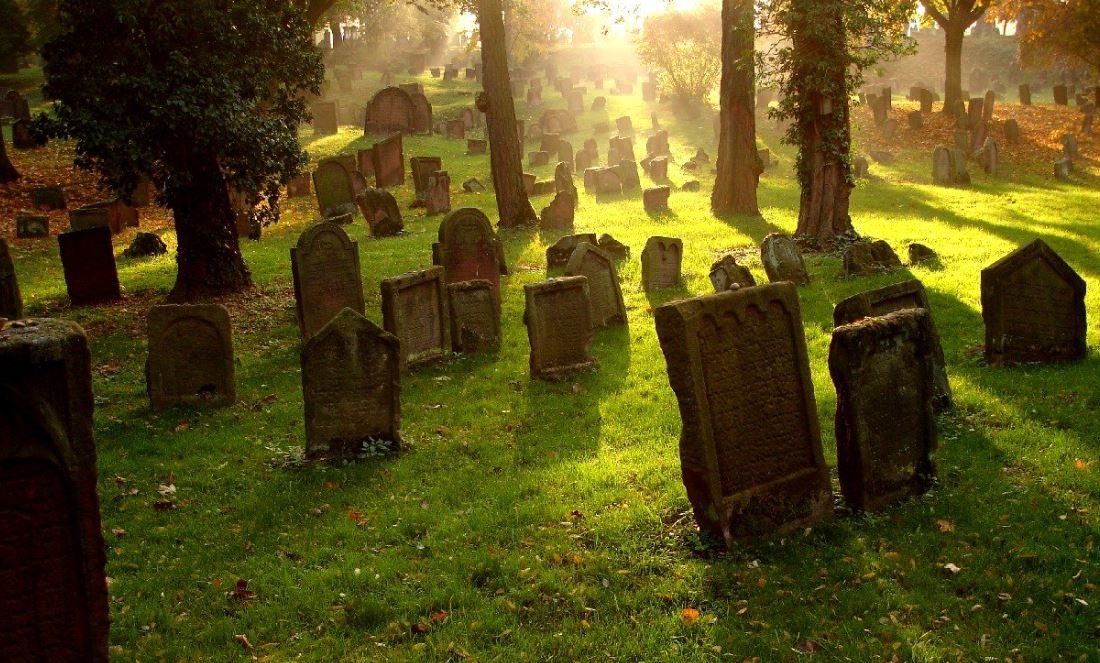 Choosing a Funeral Home Director 