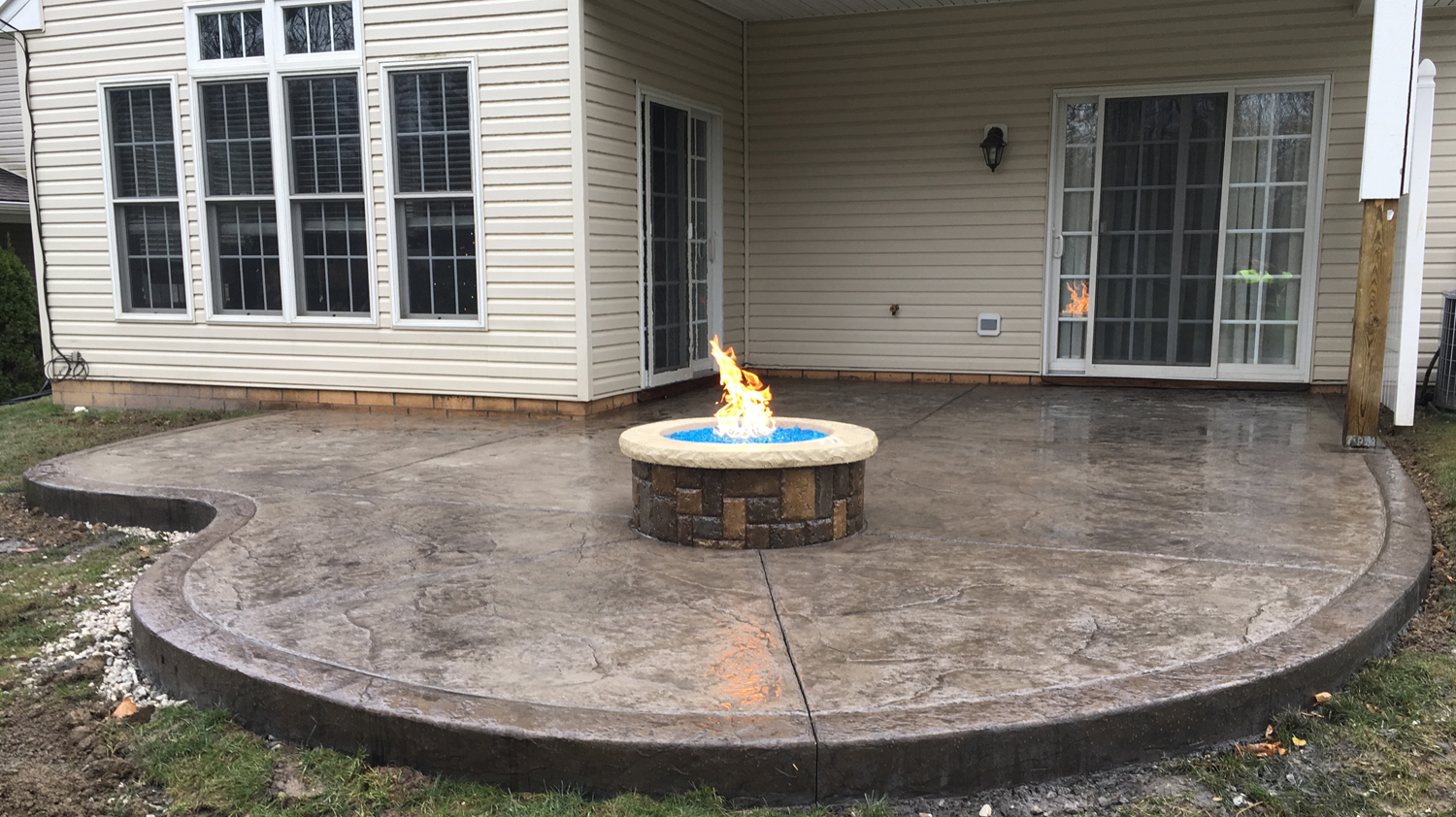 Taupe integral color, 70% Nutmeg/30% Dark Gray releases, Nutmeg border and a custom stained natural gas fire pit.