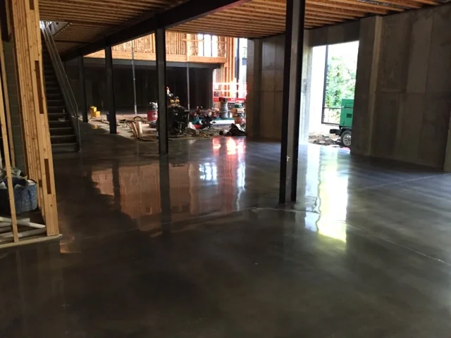 Concrete polish and dye