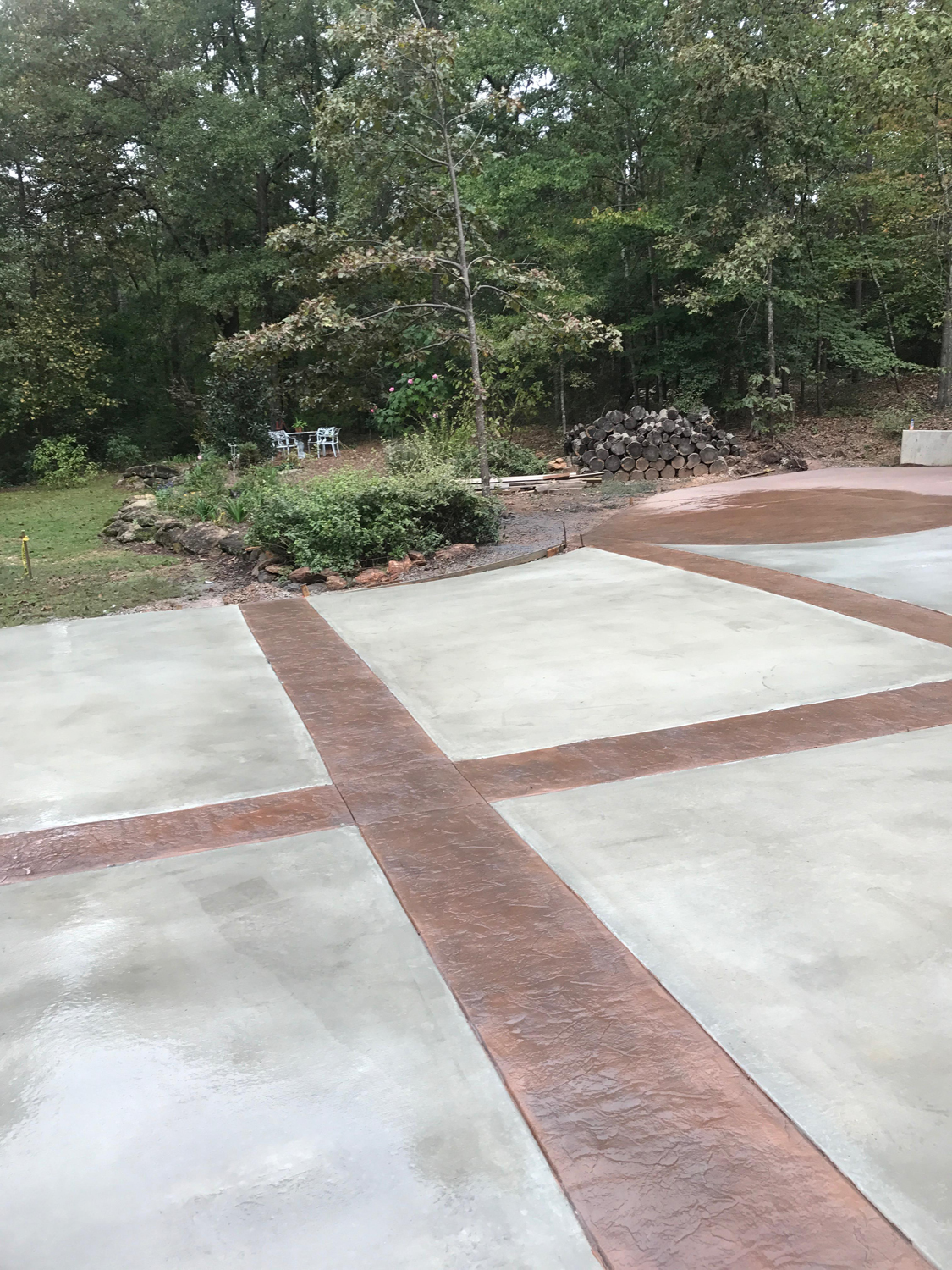 This is a custom driveway that we did using the colors Leather and Ginger. The color we use comes from Live Oak Hardware.