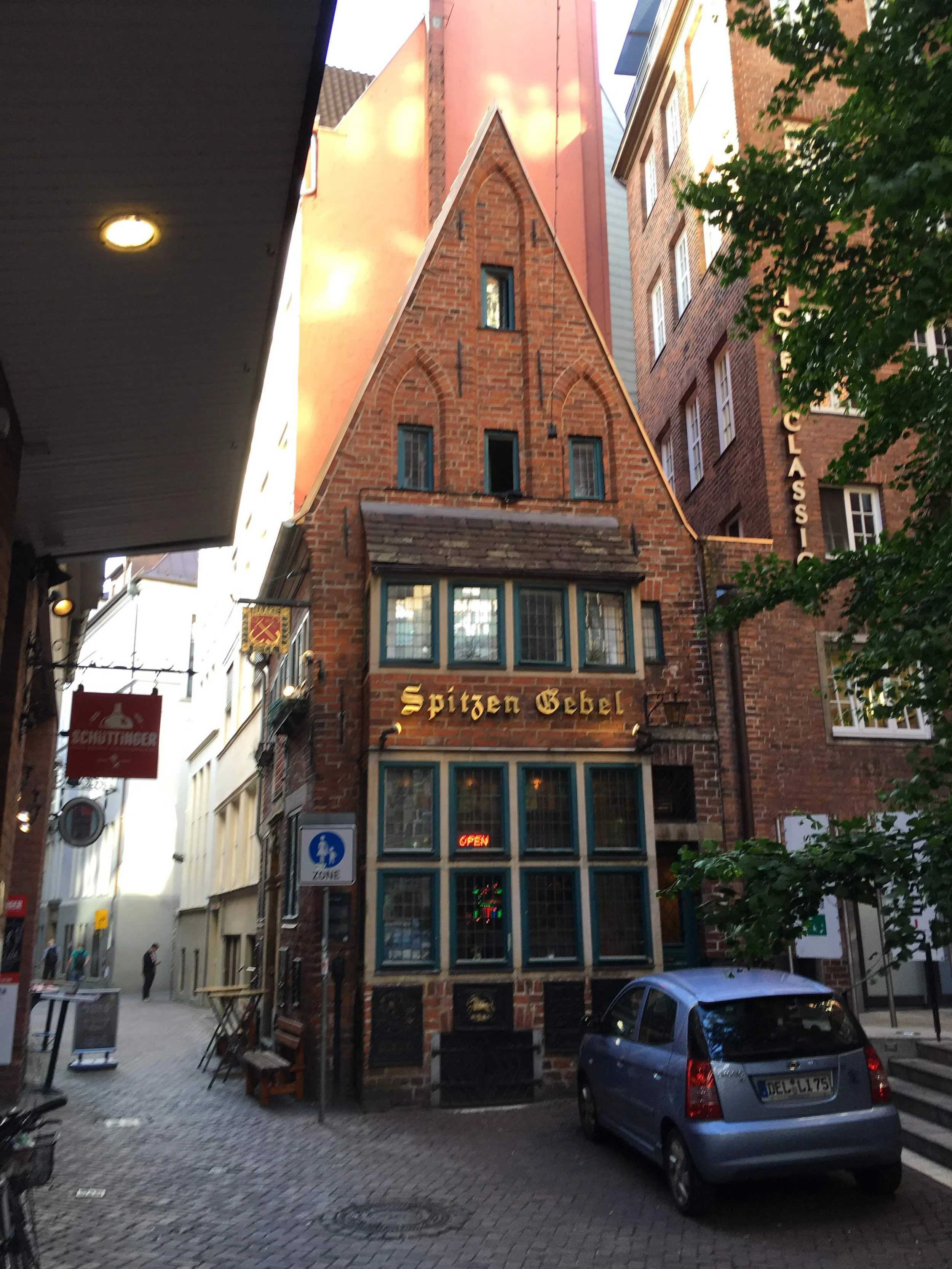 A typical building in Schnoor.