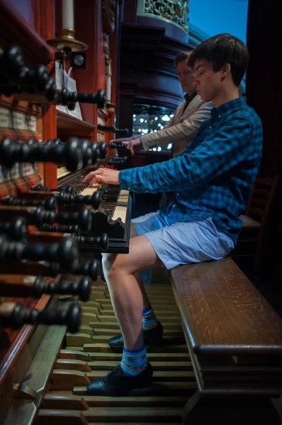 Jordan plays the Müller organ in Bavo.