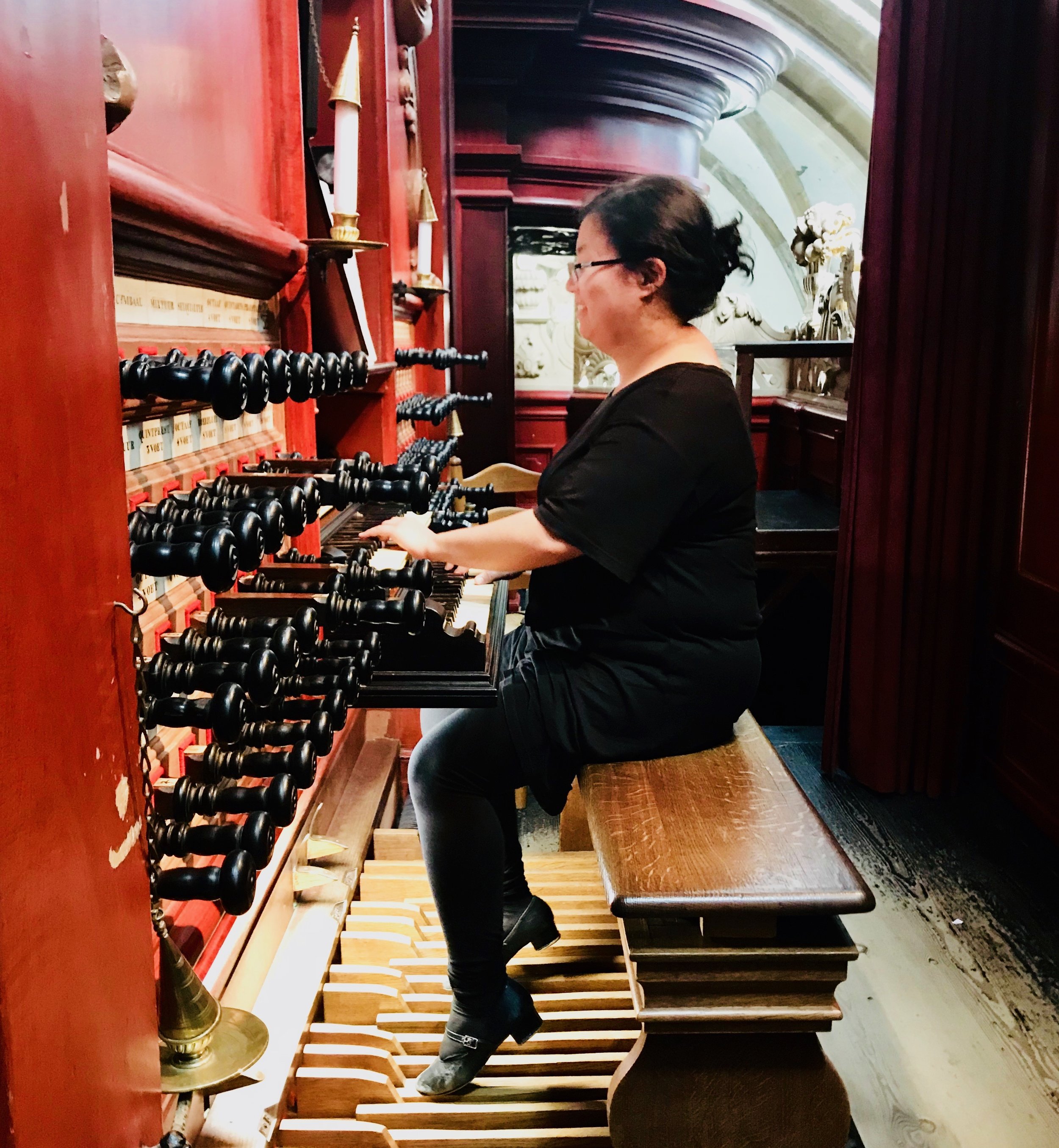  Jennifer Hsiao plays the Muller organ in St-Bavo, Haarlem.  