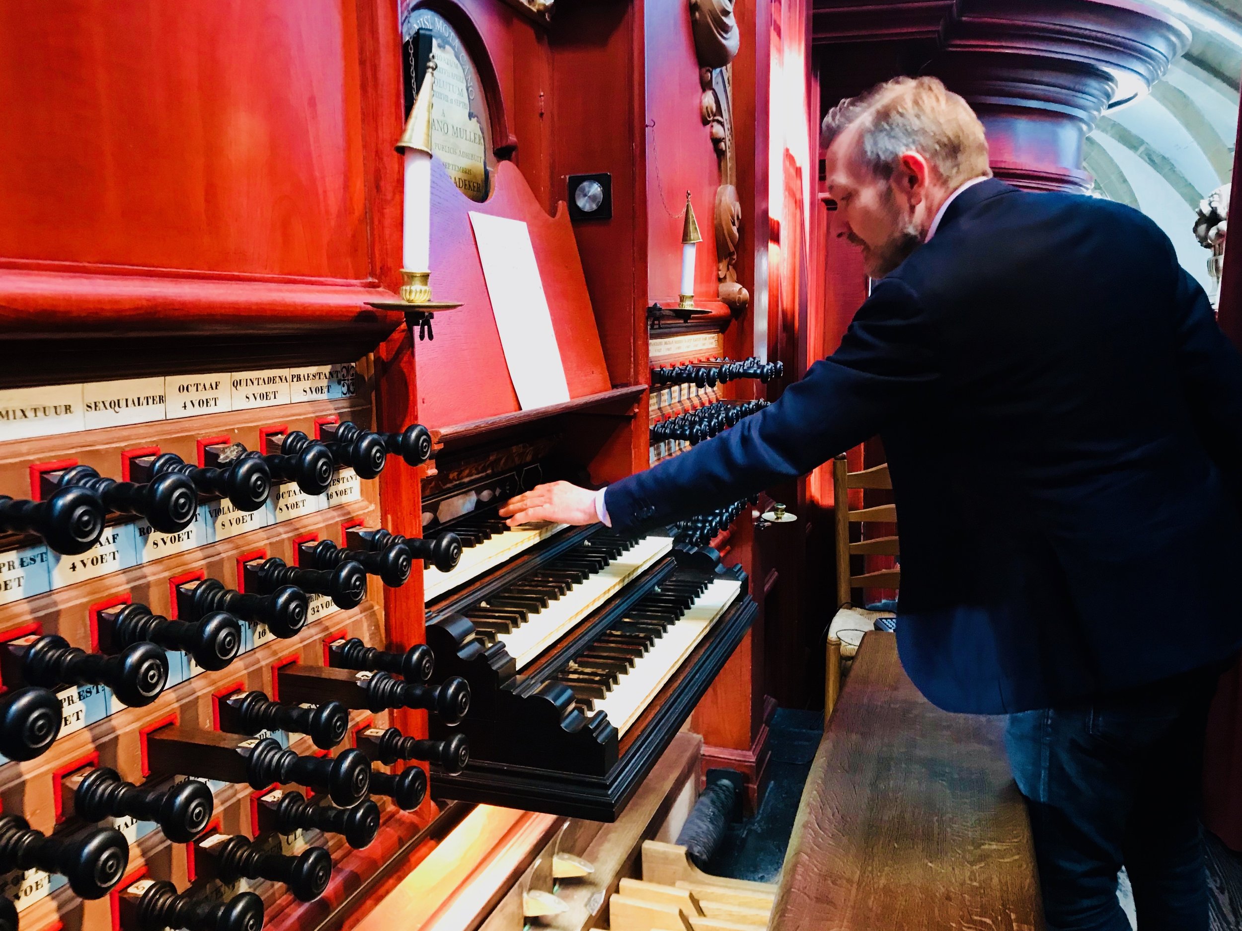  Anton Pauw demonstrates the Muller organ in St-Bavo, Haarlem.  