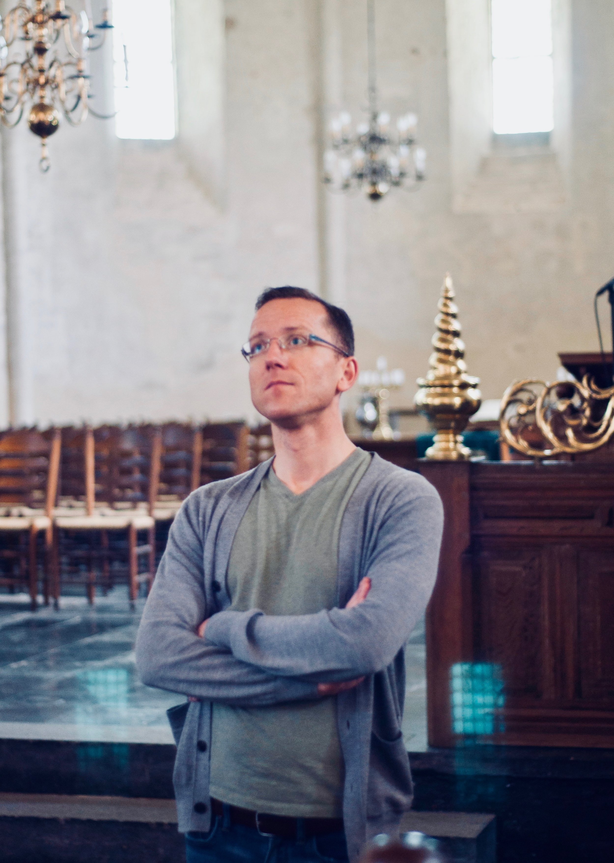 Christian Lane listens to the Hinsz organ in Leeds, Holland.