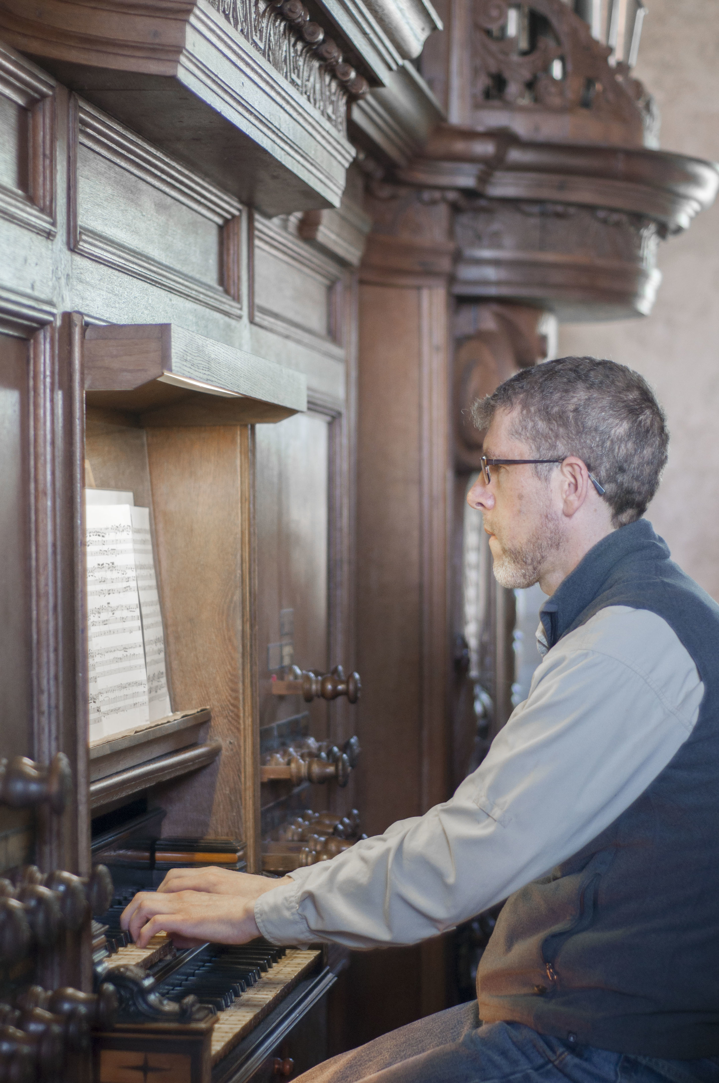  Chris Porter plays the 1733 Hinsz Organ in Leeds, Holland.  