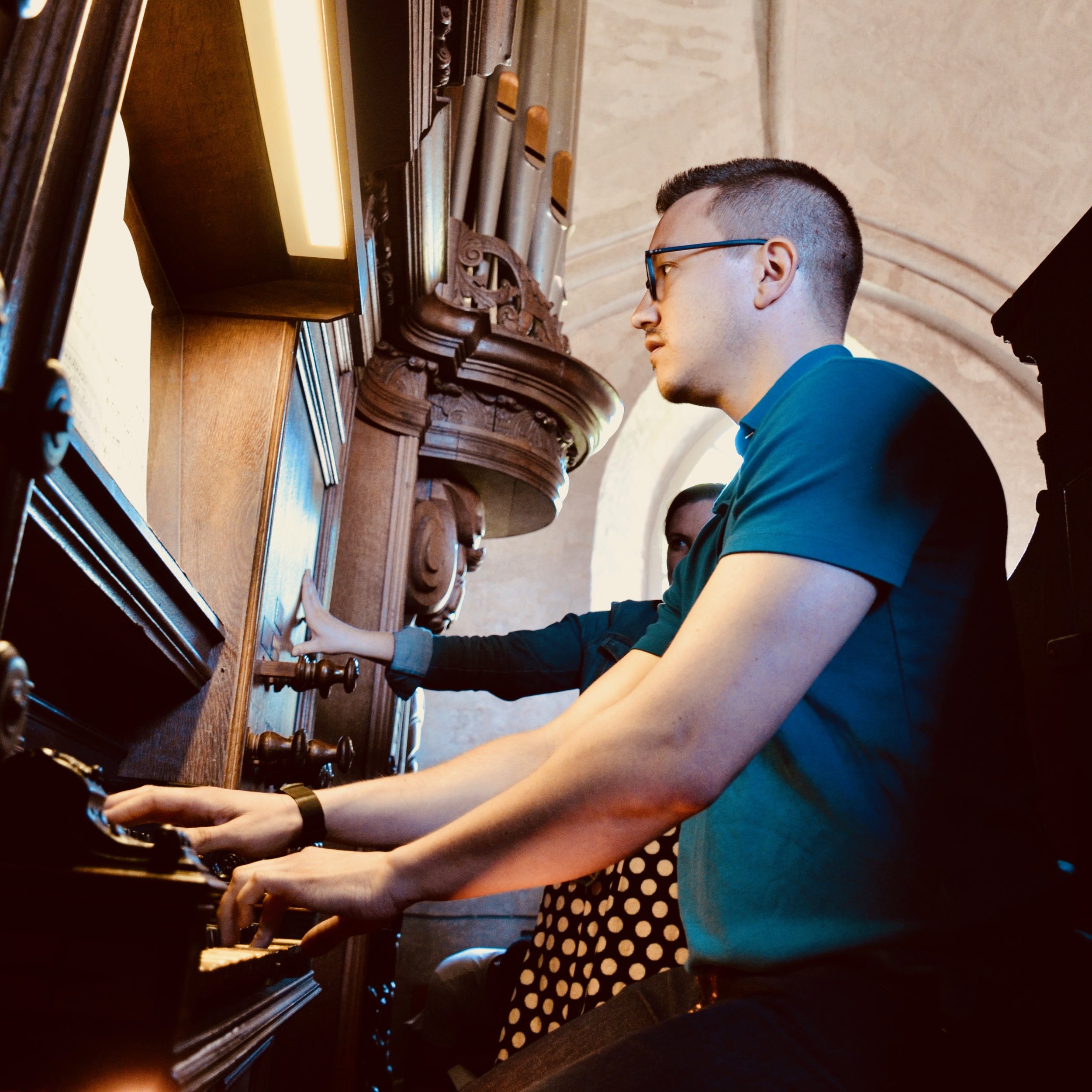  Corey De Tar at the 1733 Hinsz Organ, Leens, Holland. 