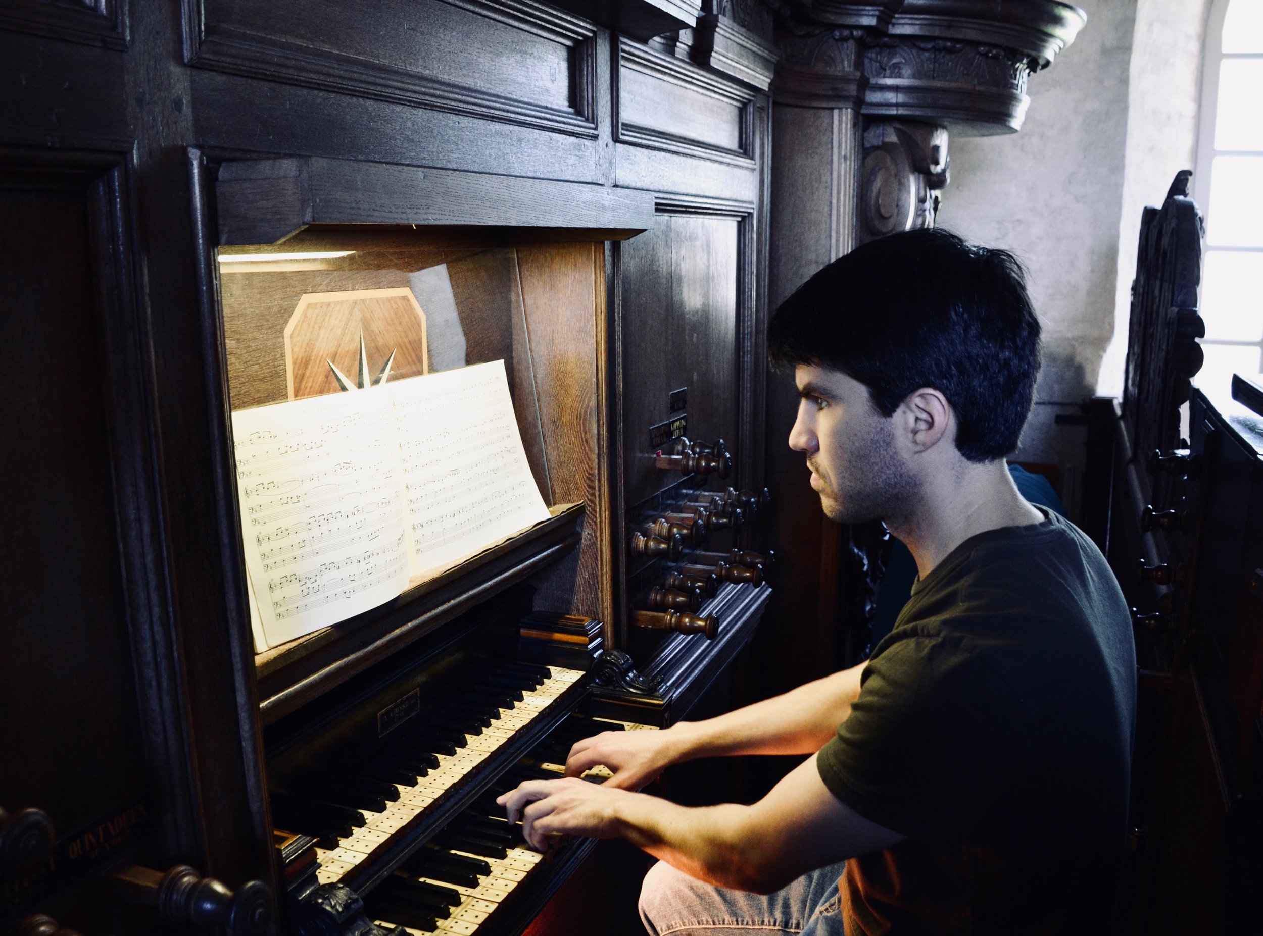  Brandon Santini plays the 1733 Hinsz organ, Leens, Holland.  