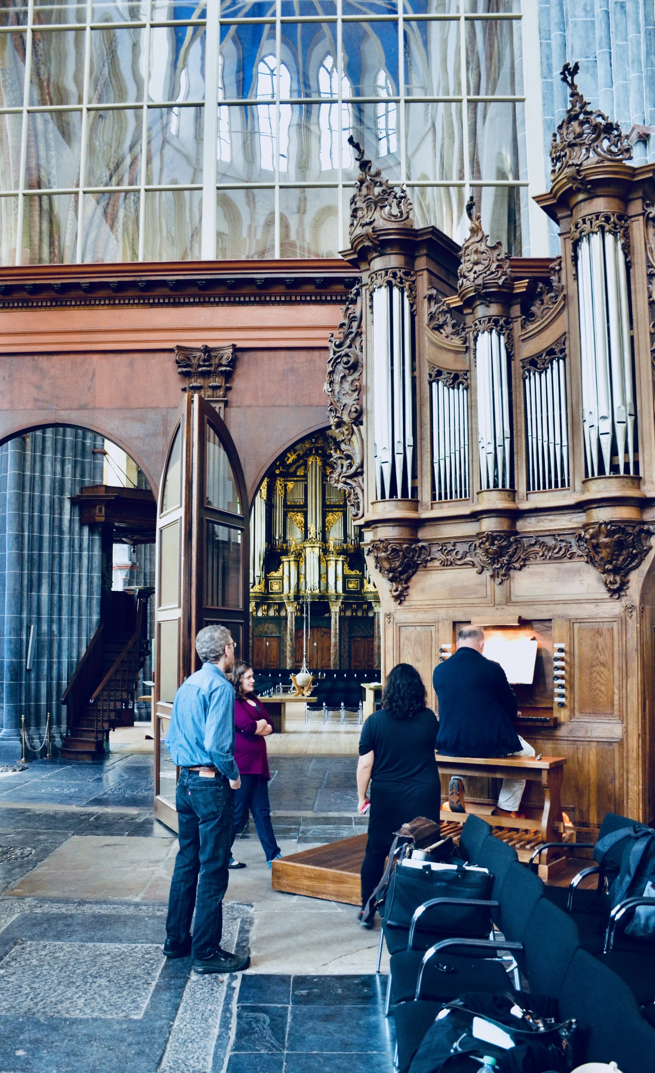 Erwin Wiersinga demonstrates the 1742 Le Picard organ in Martinikerk, Groningen. Boston Organ Studio.