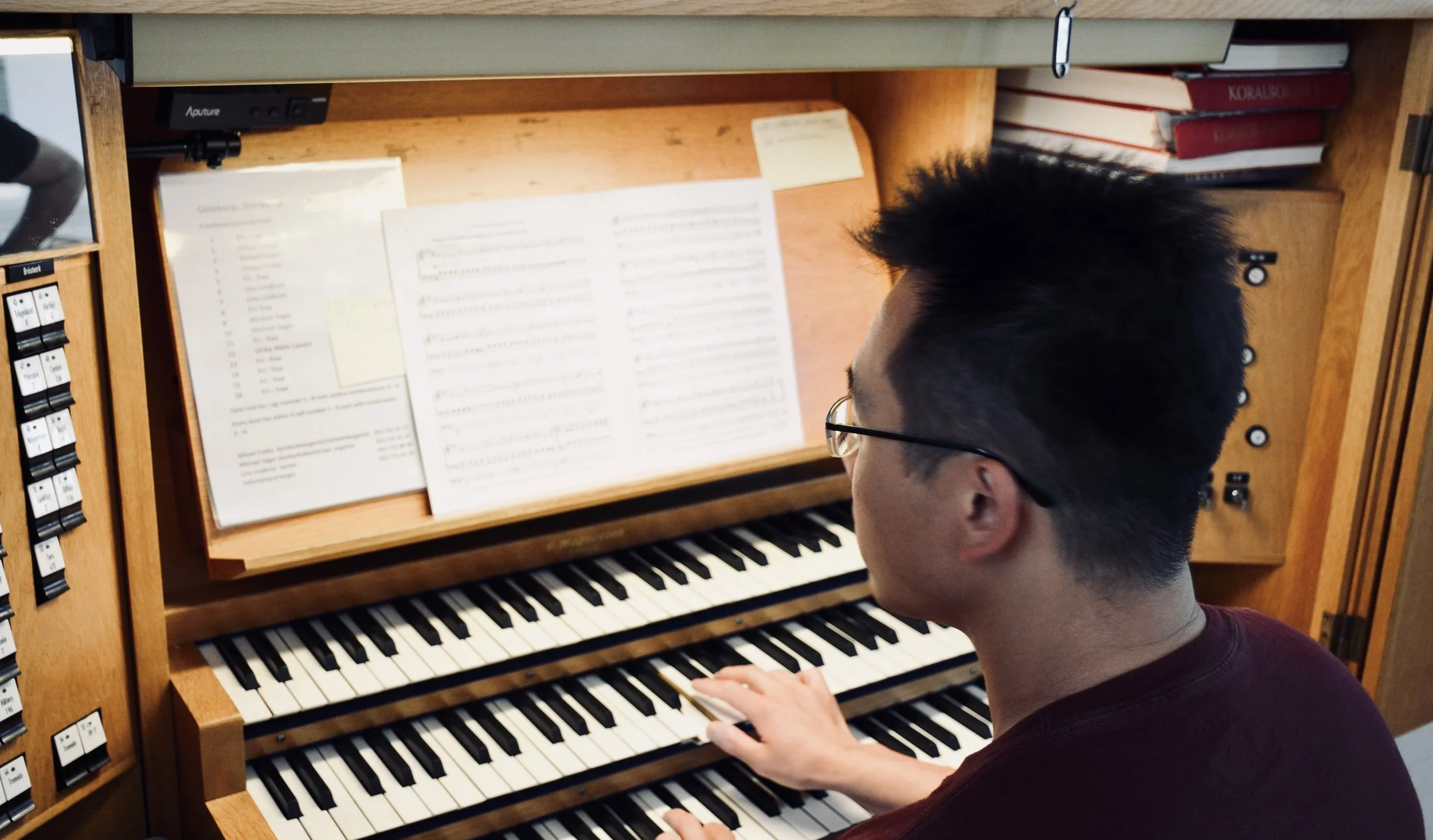 Adrian Cho at the console of the Magnusson organ, Gothenburg Cathedral. 