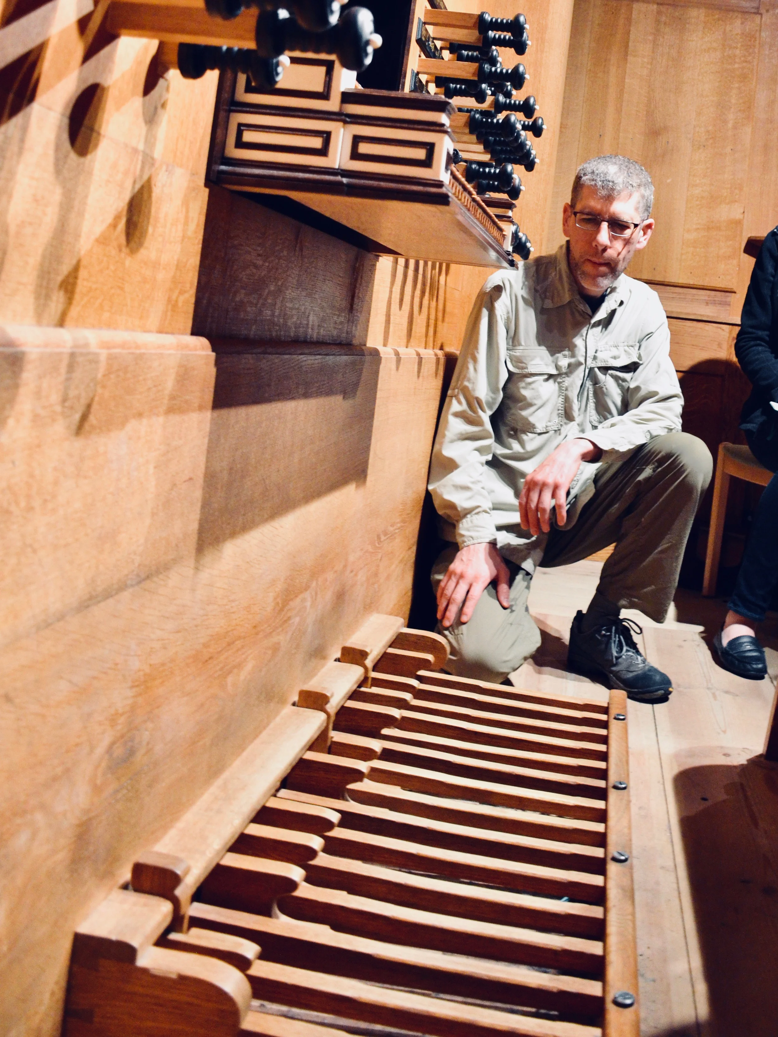 Chris Porter examines the pedal board of the 2000 GoART North German Baroque Research Organ in Örgryte New Church, Göteborg, Sweden.