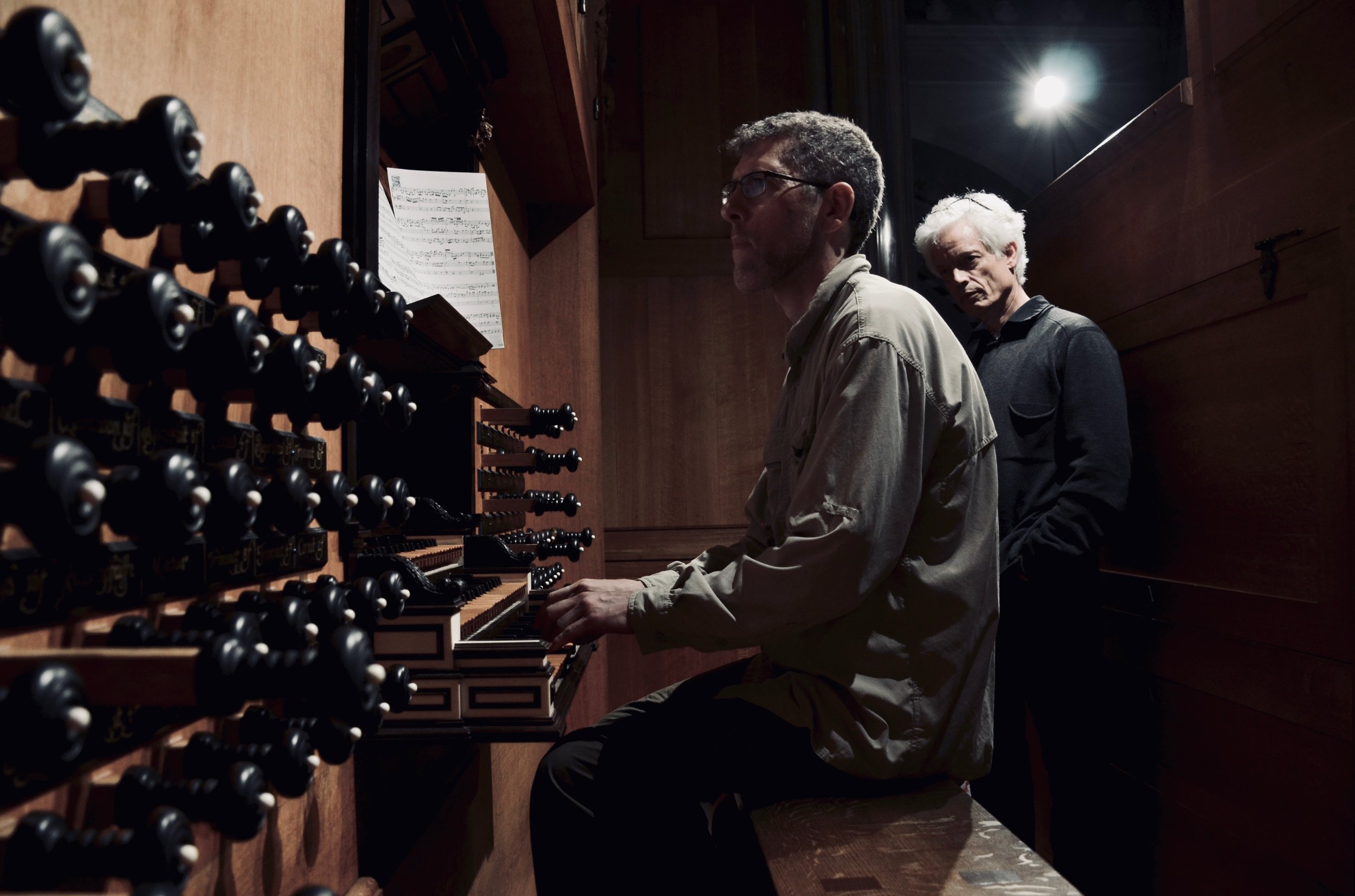  Chris Porter plays the 2000 GoART North German Baroque Research Organ in Örgryte New Church, Göteborg, Sweden. 