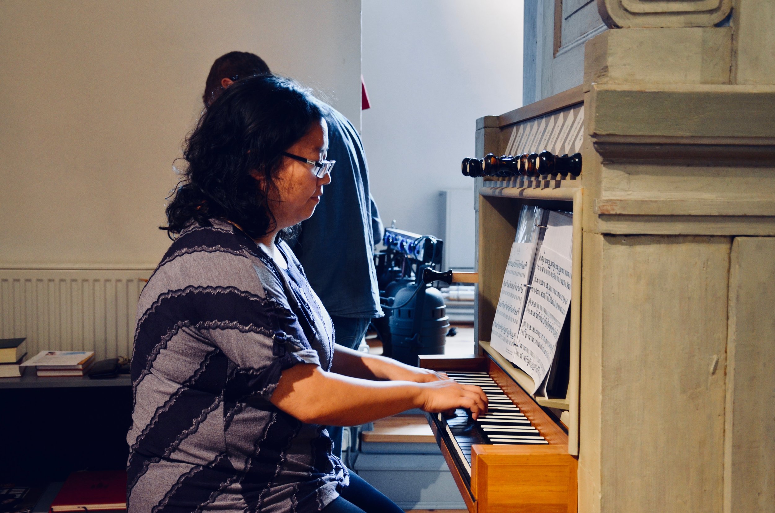 Jennifer Hsiao plays the 1783 Schiörlin organ in Jonsered, Sweden. 