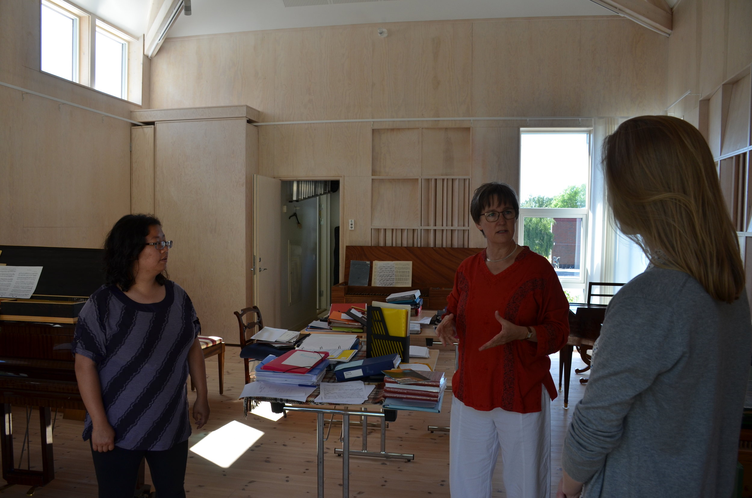 Ulrika Davidsson introduces the instrument collection in Björkö,