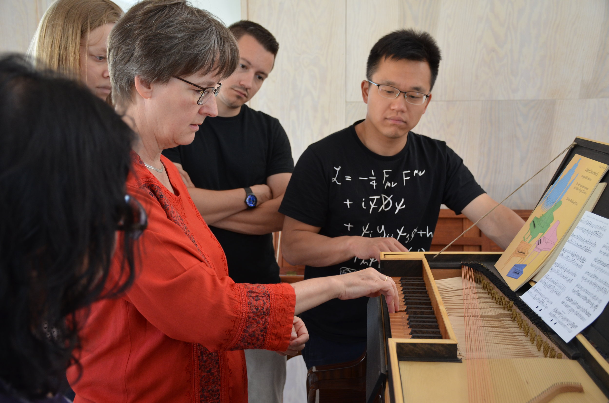 Ulrika Davidsson introduces the instrument collection in Björkö,