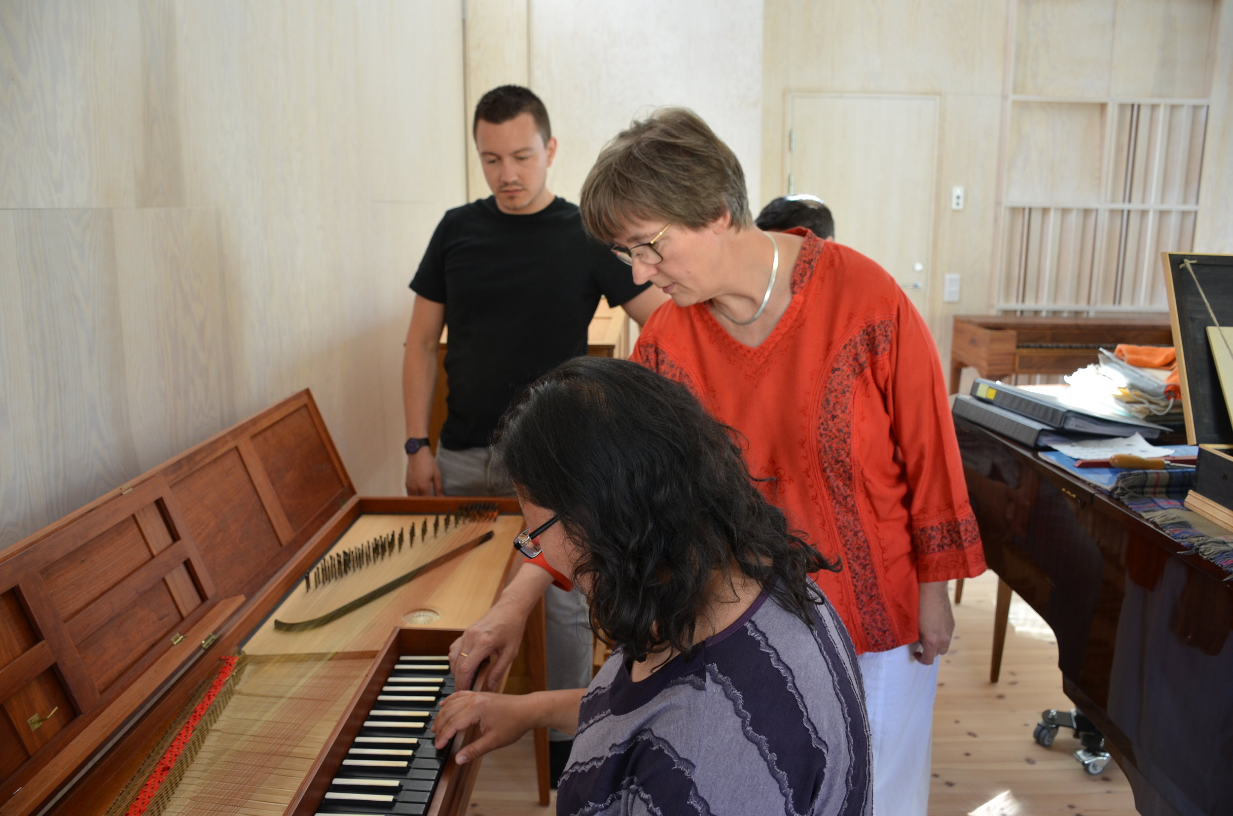 Ulrika Davidsson demonstrates proper clavichord technique.